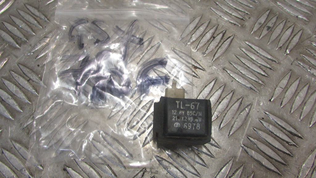 Suzuki GSX750F GR78A 1993 88/97 RELAI clignotant,Relay indicator