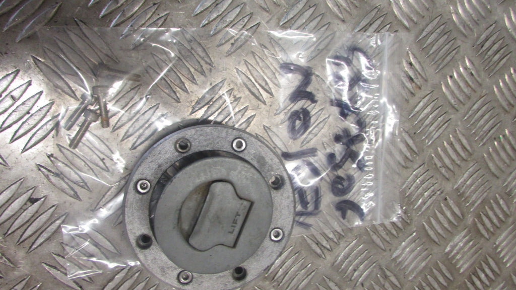 Suzuki GSX750F GR78A 1993 88/97 bouchon de reservoir , petrol fuel cap