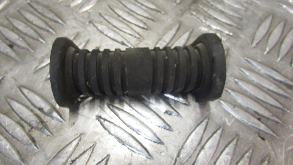 Suzuki GSX750F GR78A 1993 88/97 caoutchouc de fixation arriere de le reservoir d