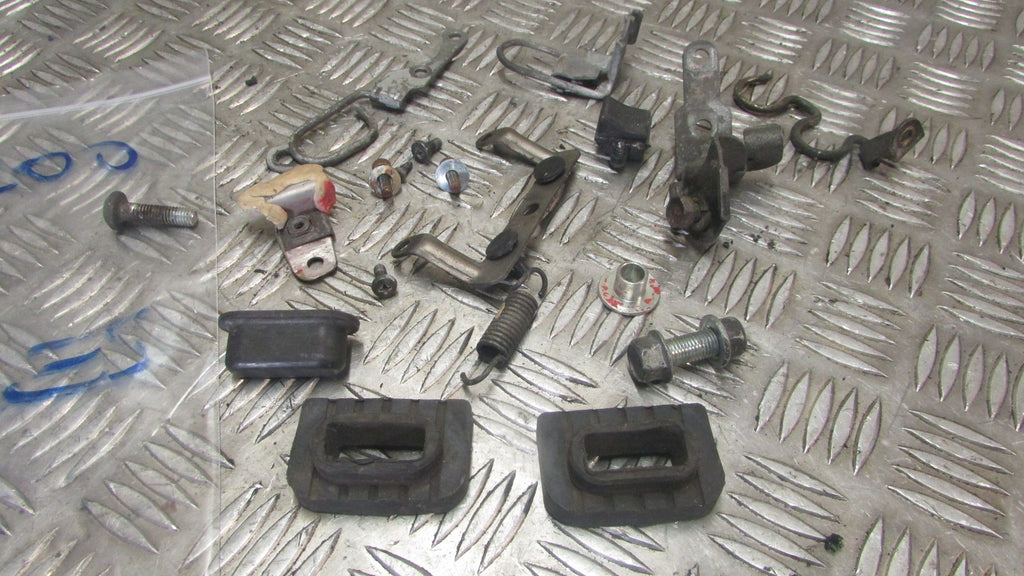 Yamaha FJ 1200 1993 3CX 91/96 vis, support,various fixings screws, brackets