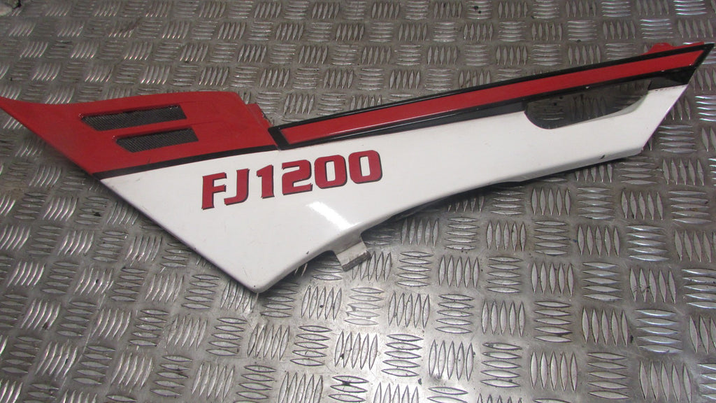 Yamaha FJ 1200 1993 3CX 91/96 carénage cache gauche sous le siege et reservoir,,