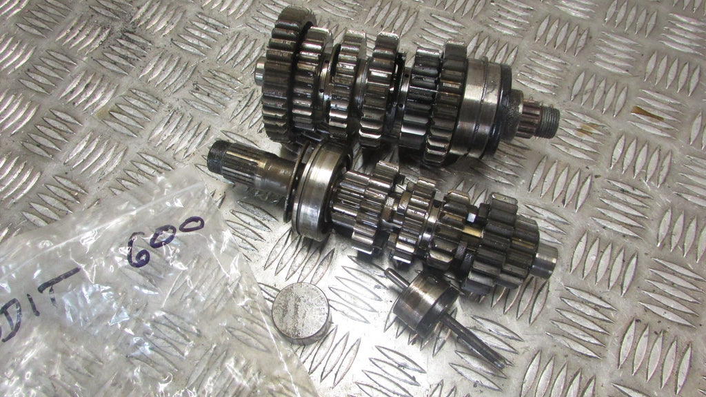 Suzuki Bandit 600 GSF rouages de boîte de vitesses. ,gearbox cogs.