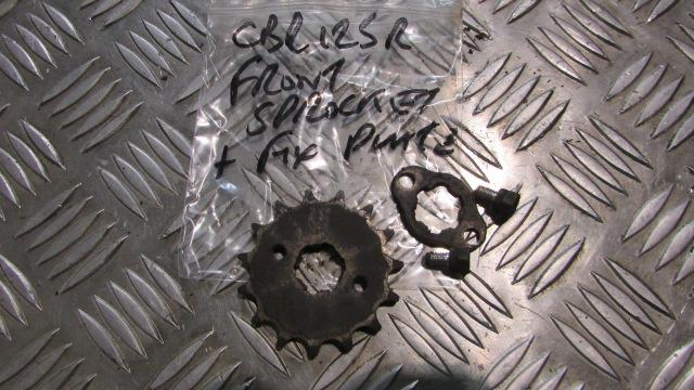 Honda CBR 125 RW (11>16), JC50, pignon avant et écrou de fixation,front sprocket