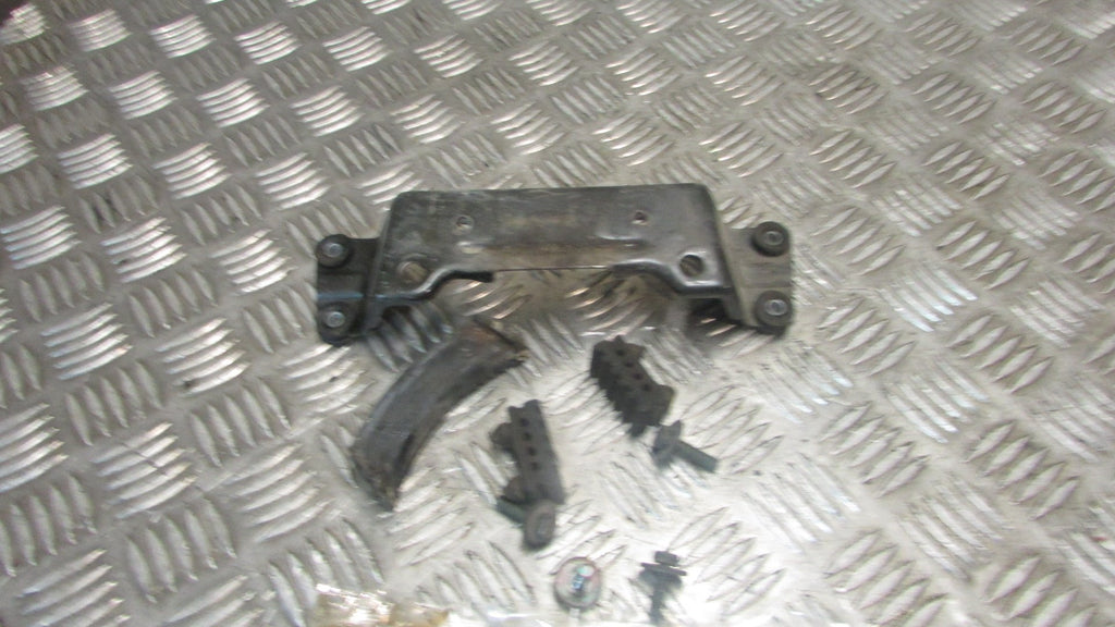 Suzuki Bandit 600 GSF fixation de le reservoir d essense,AR , siege,Seat / fuel