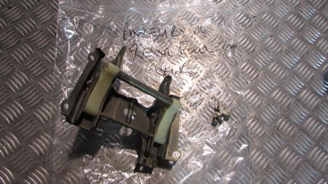 Honda Pan European ST 1300, VIS Ecrou Goujon de fixation de le reservoir d essen