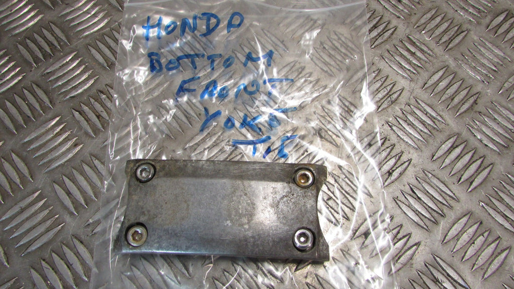 Honda CBX 650e RC13 Nighthawk Support guarde boue avant fourches, front mudguard