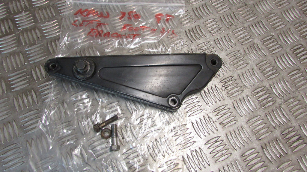 Kawasaki GT 750 87 KZ750 P Platine pour repose pied gauche,,FOOT REST HANGER bra