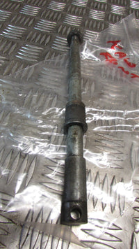 Kawasaki GT 750 87 KZ750 P axe de la rue avant,, front axle spindle FRONT WHEEL