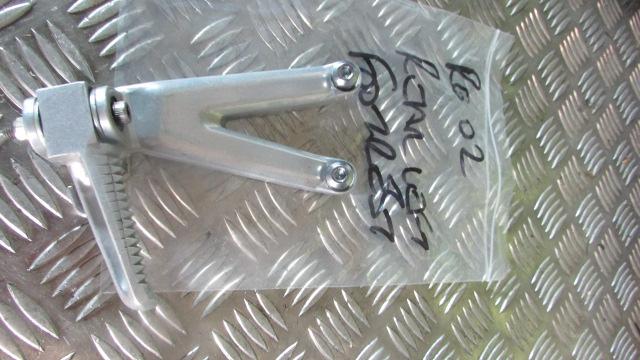 Yamaha YZF R6 99-02 5EB repose pied et platine AR gauche,arriere, passager, pass