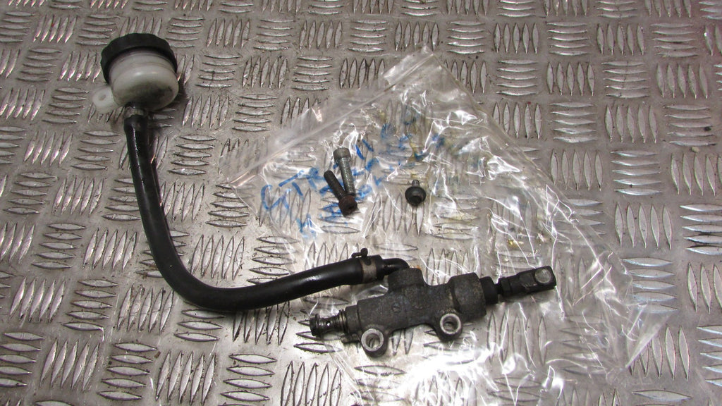 Kawasaki GTR 1000 1993 ZGT00A maître-cylindre de frein arrière avec la reservoir