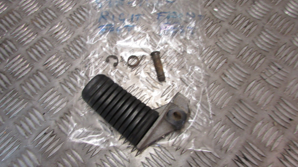 Kawasaki GTR 1000 1993 ZGT00A repose pied AV droit,, foot rest front right ,