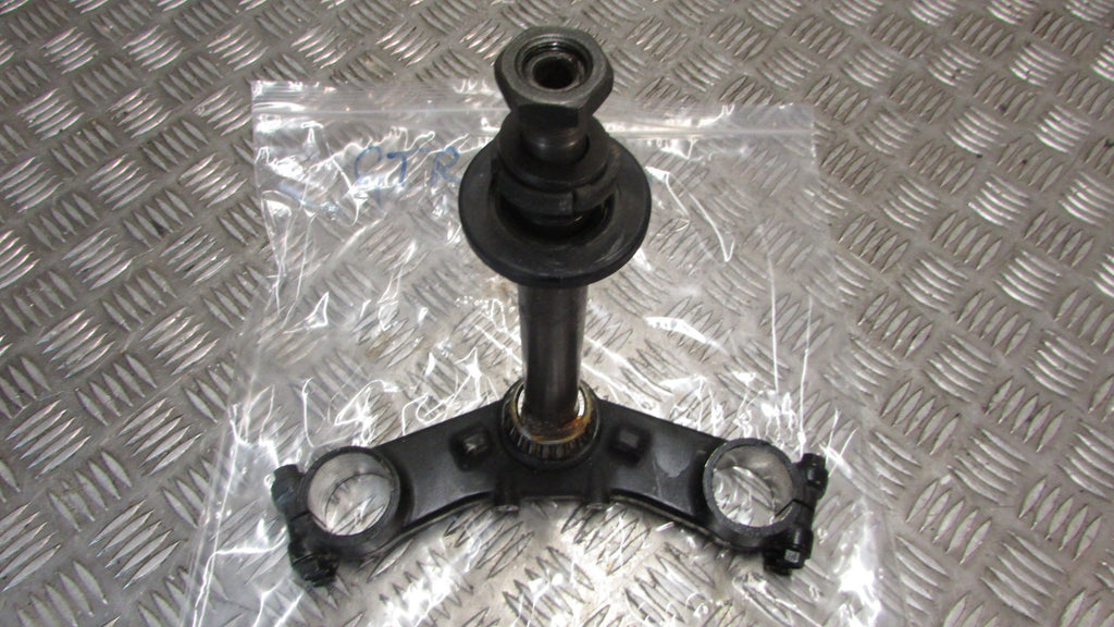 Kawasaki GTR 1000 1993 ZGT00A T de Fourche inferior,BOTTOM YOKE CLAMP