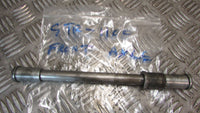 Kawasaki GTR 1000 1993 ZGT00A axe de la rue avant,, front axle spindle FRONT WHE