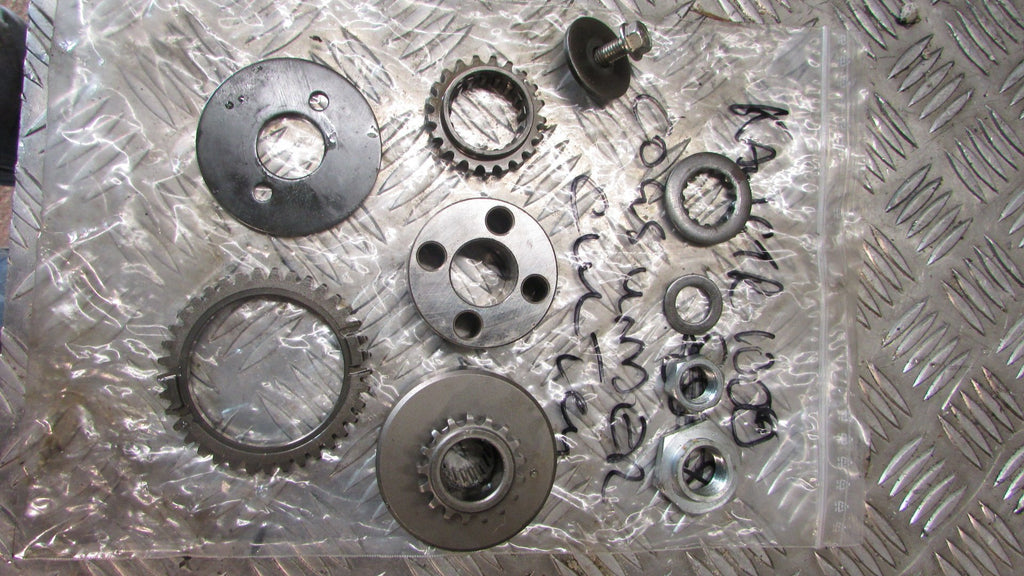 Kawasaki GTR 1000 1993 ZGT00A rouages moteur en dessous de embrayage,Engine cogs