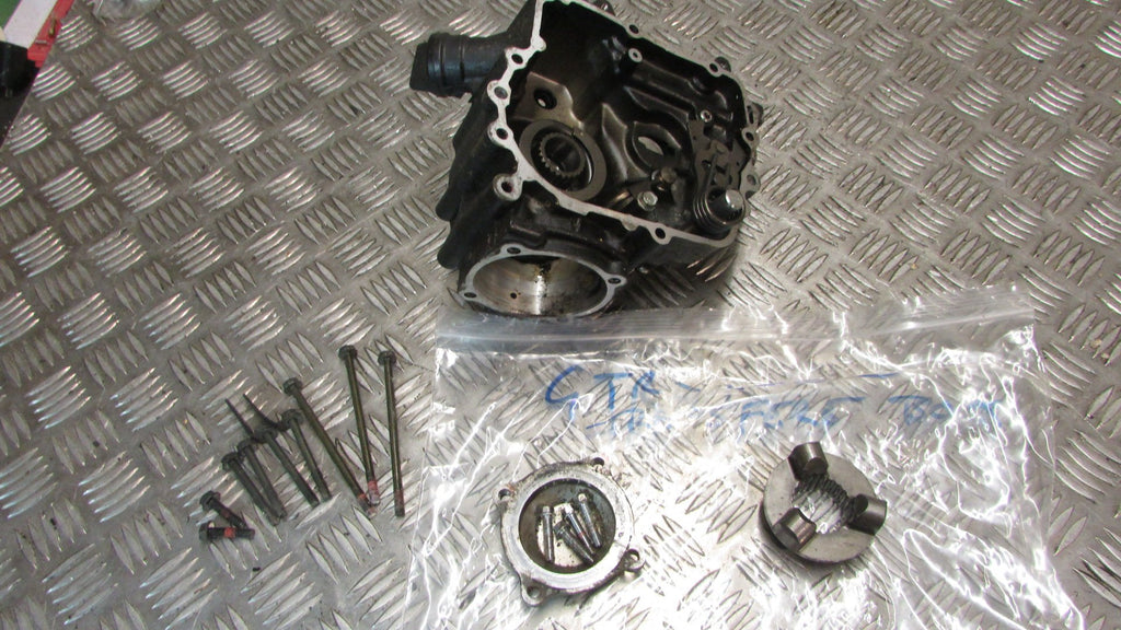 Kawasaki GTR 1000 1993 ZGT00A carter cardan sortie boite transmission ,Transmiss