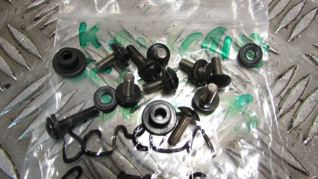 Kawasaki GTR 1000 1993 ZGT00A bulle vis,screen fixings screws