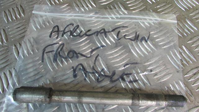 Honda Africa Twin 750 RD07 1993 (93-95)axe de la rue avant,, front axle spindle