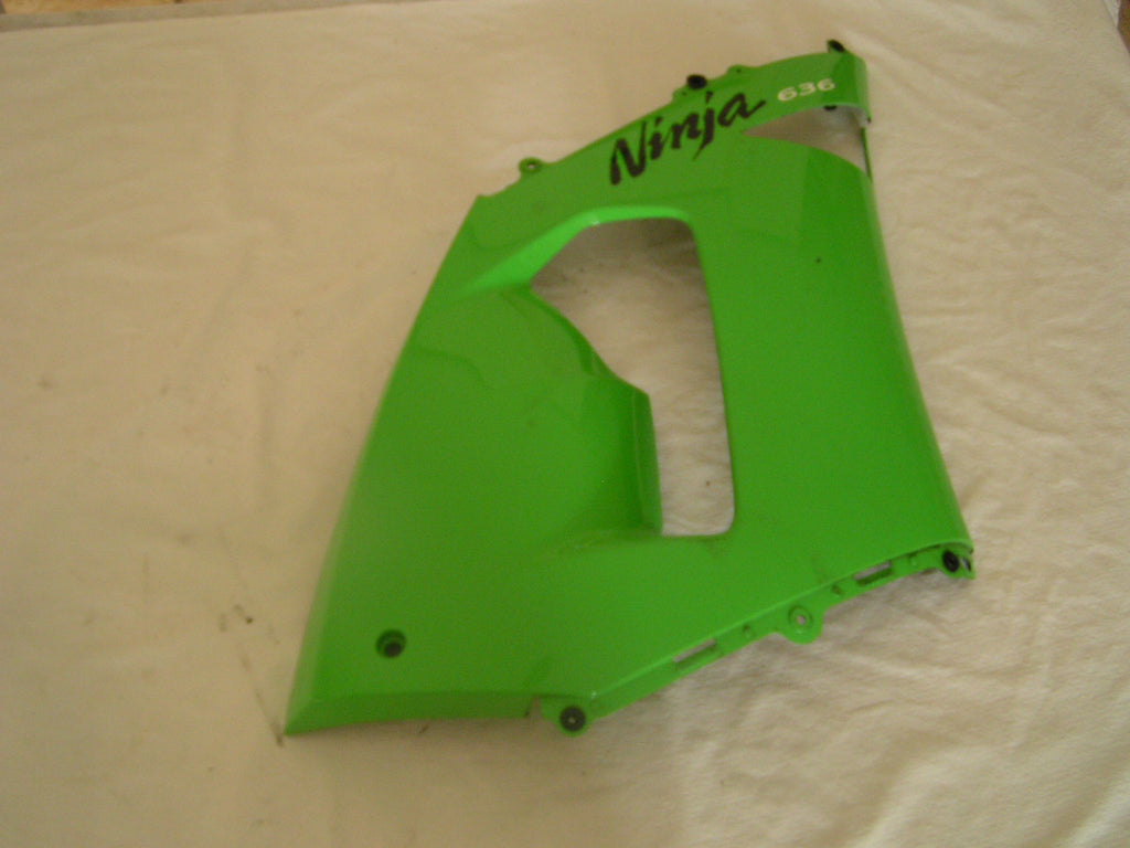 Kawasaki ZX6R ZX636 05 06 C1H C6F ,CARRENAGE avant droite centre, petit fissure