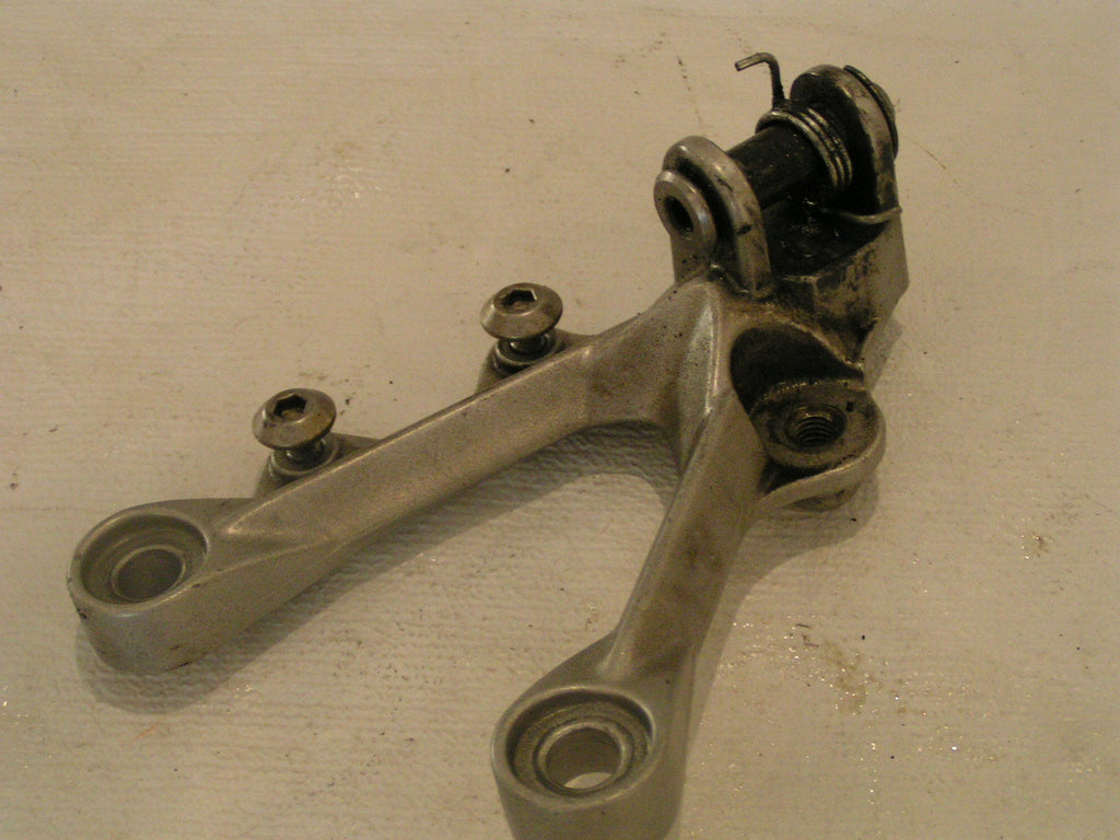 Kawasaki ZX6R ZX636 05 06 C1H C6F ,Platine pour repose pied gauche, FOOT REST HA