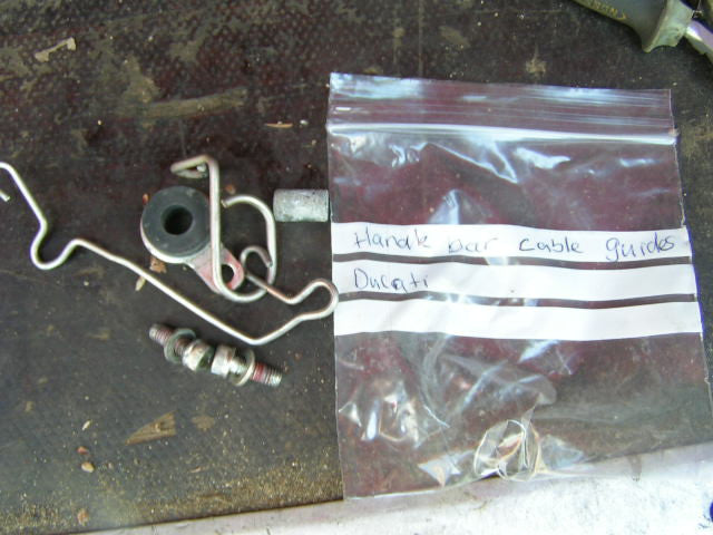Ducati Monster 696 Guide pour les cables de guidon, guide for handlebar cables