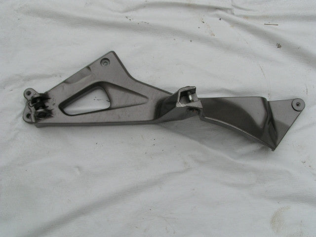 Honda DEAUVILLE  NT700VA NTV700 Platine pour repose pied gauche, , FOOT REST HAN