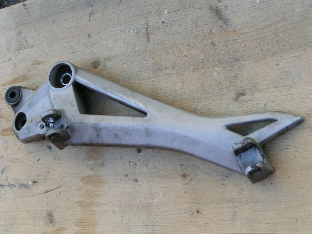 Ducati Monster 696 Platine pour repose pied gauche, FOOT REST HANGER left, Fußra