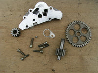 Ducati Monster 696 les pièces de la pompe à huile, oil pump parts.