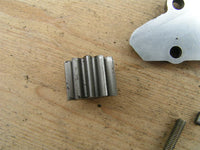 Ducati Monster 696 les pièces de la pompe à huile, oil pump parts.