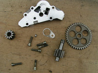 Ducati Monster 696 les pièces de la pompe à huile, oil pump parts.