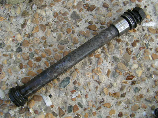 FZ6 S2 Axe de rue arrier, rear wheel axle, spindle,