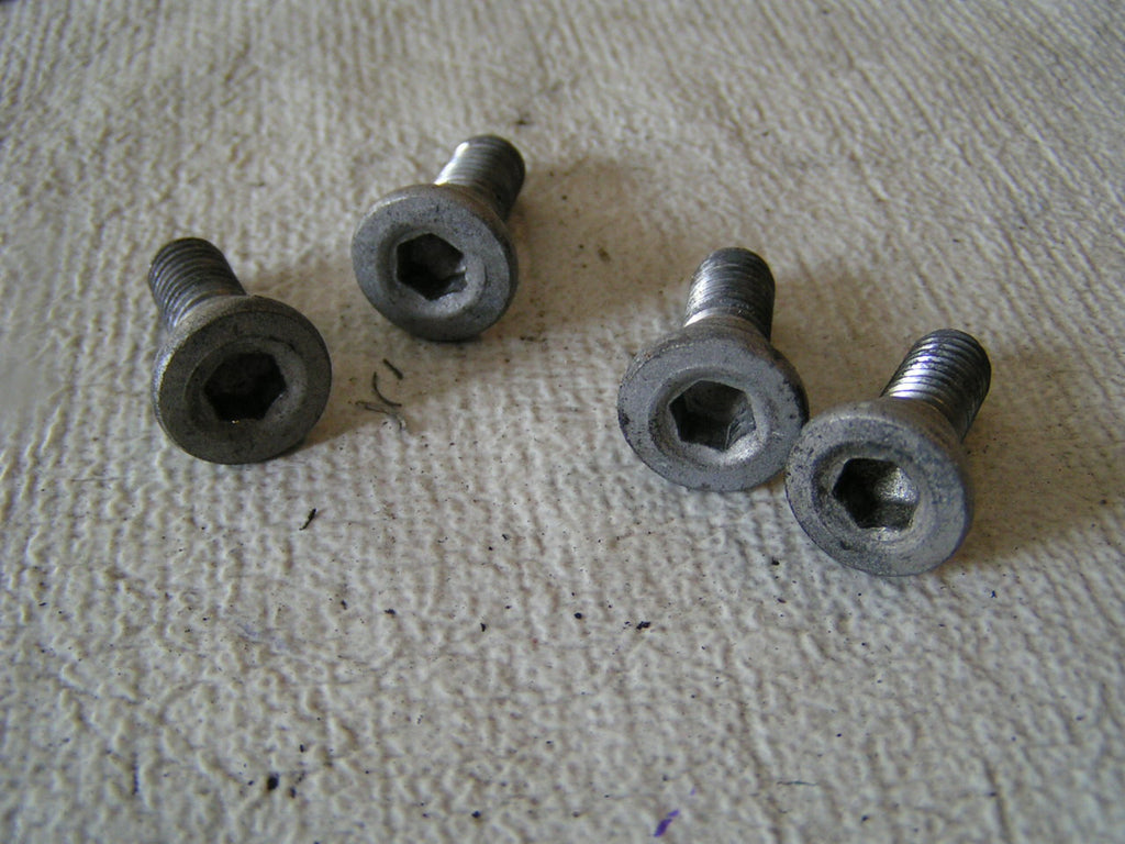 Kawasaki ZX9R 99 C2,  vis platine repose pied (x4), FOOT REST FIXING SCREW X4