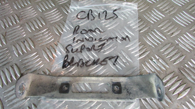 Honda CBF 125 MB 2012 attache de clignotant arriere,rear indicator support brack