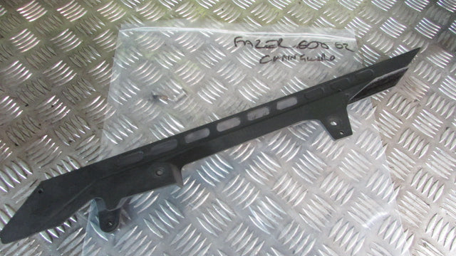 Yamaha Fazer FZS 600 2002 RJ21 GARDE chaine ,,chain guard
