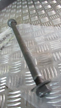 Yamaha Fazer FZS 600 2002 RJ21 Axe de rue arrier,,rear wheel axle, spindle,