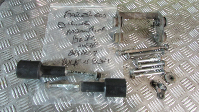 Yamaha Fazer FZS 600 2002 RJ21 vis boulons de fixation du moteur,engine retainin