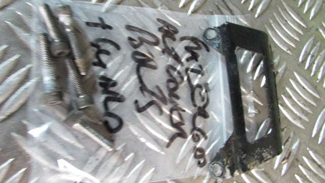 Yamaha Fazer FZS 600 2002 RJ21 VIS Ecrou Goujon de fixation pour la carter de al