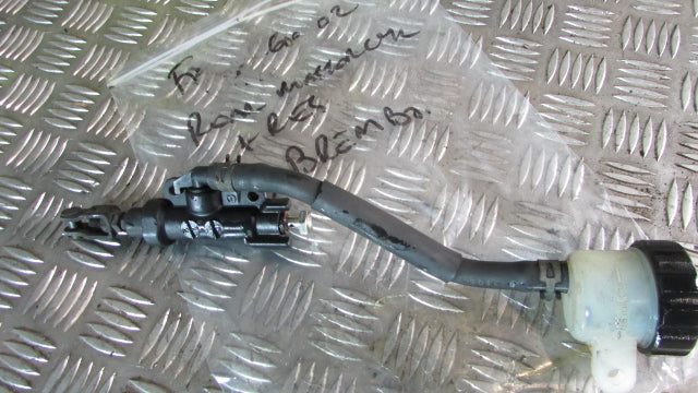 Yamaha Fazer FZS 600 2002 RJ21 maître-cylindre de frein arrière avec la reservoi