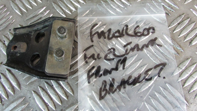 Yamaha Fazer FZS 600 2002 RJ21 VIS Ecrou Goujon de fixation reservoir essense av