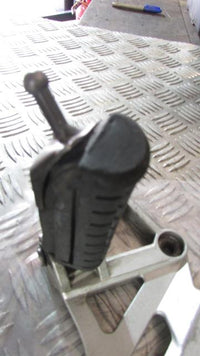 Daelim Roadwin 125 VJ BA4 2004/7 Platine et repose pied droite avant gauche pilo