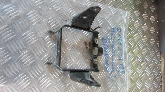 Daelim Roadwin 125 VJ BA4 2004/7 attache de phare avant AV ,Headlight head light