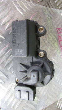 BMW K 1200 RS 2001,Rampe d injecteur Unit Bosch VAH 058,THROTTLE