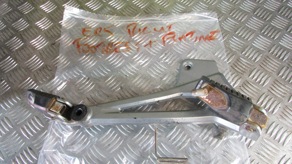 Kawasaki ER 5 500 2001 Platine et repose-pieds droite, foot rests & hanger plate