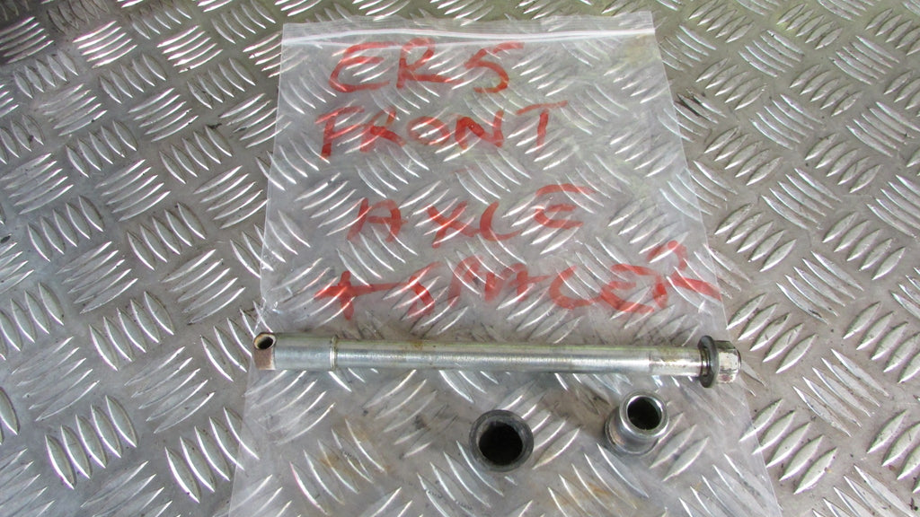 Kawasaki ER 5 500 2001 axe de la rue avant,, front axle spindle FRONT WHEEL AXLE