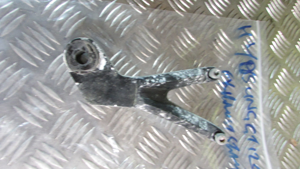 Hyosung GT 125 Comet 2003/8,attache de pot ar arrier, rear exhaust bracket / han