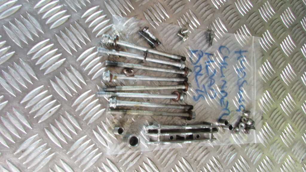 Hyosung GT 125 Comet 2003/8, les boulons de culasse,, cylinder head bolts, rocke