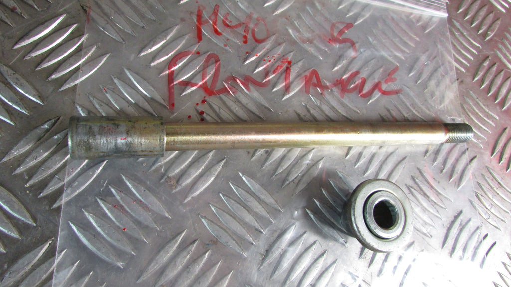 Hyosung GT 125 Comet 2003/8,axe de la rue avant,, front axle spindle FRONT WHEEL
