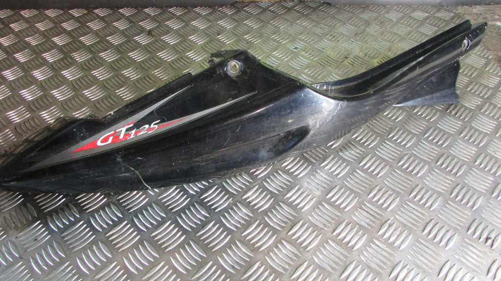 Hyosung GT 125 Comet 2003/8,coque arriere Lateraux l'arrière droite,rear fairing