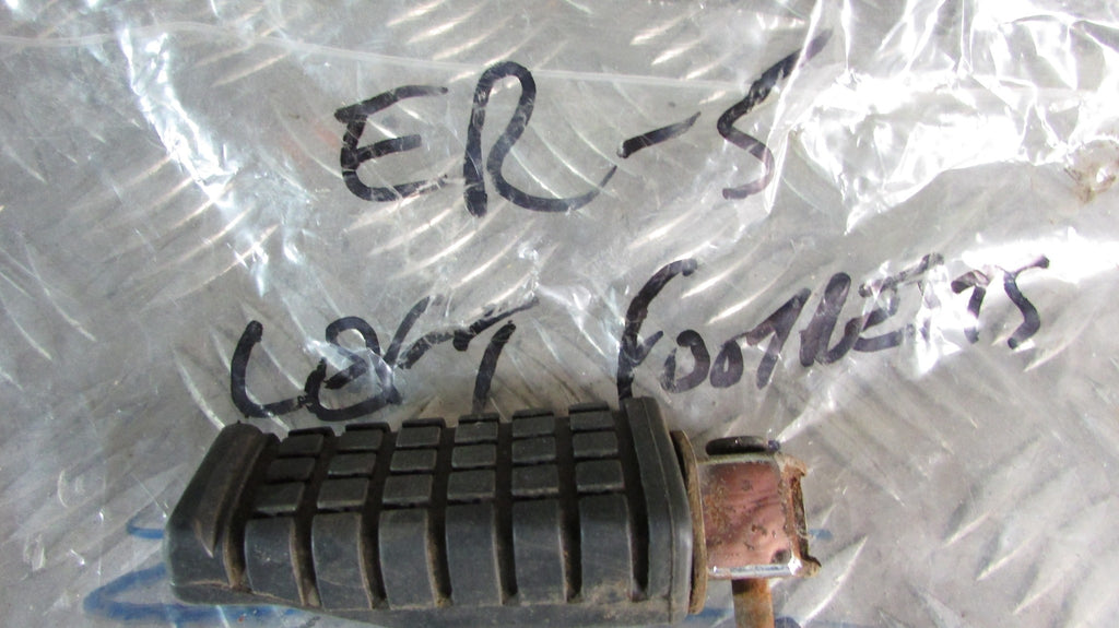 Kawasaki ER 5 500 2001 repose-pied gauche AR arriere, foot rest rear left passan