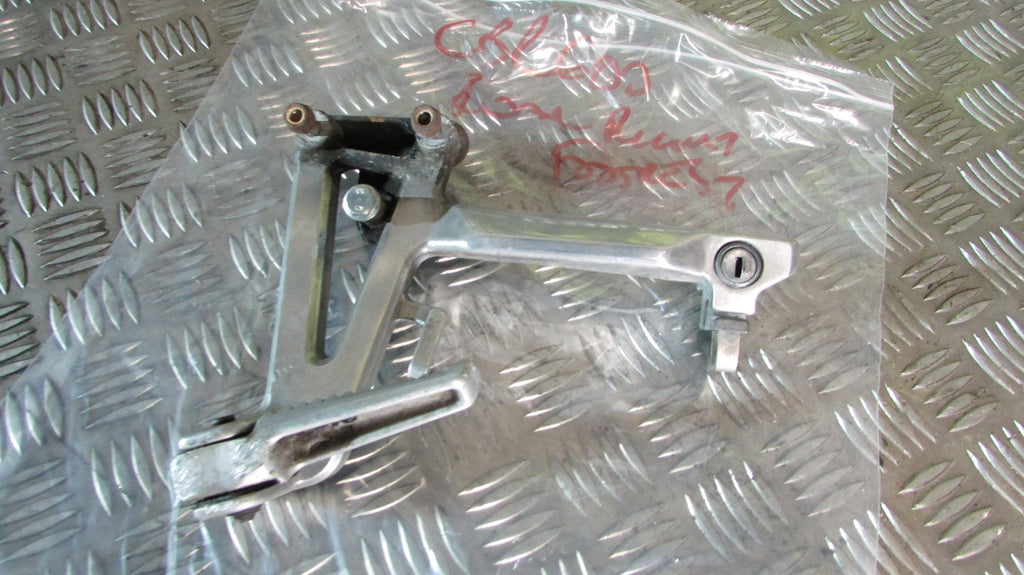 Honda CBR 600 PC31 F3 95/98 Platine et repose pied gauch AR,arriere, passager,,