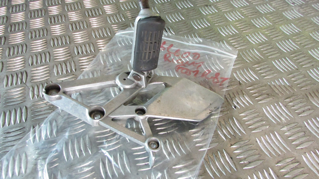 Honda CBR 600 PC31 F3 95/98 Platine et repose pied AV avant droite,,FOOT REST HA